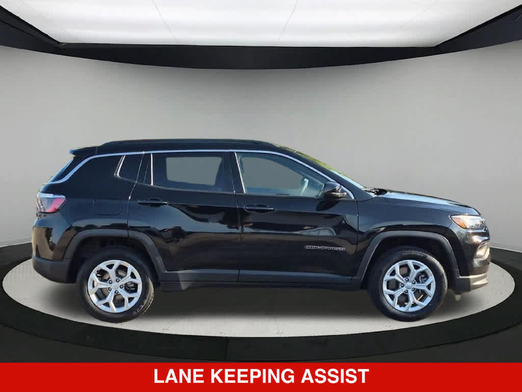 Used 2024 Jeep Compass Latitude AWD/4WD image 8