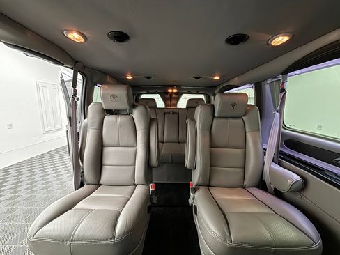 Used 2015 Ford Transit 150 130 Low Roof w/ Exterior Upgrade Package RWD image 2