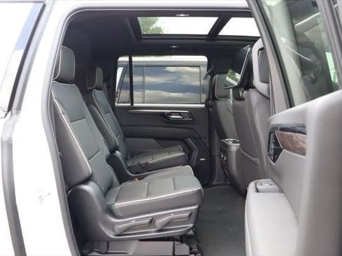 New 2025 Chevrolet Suburban Premier image 36
