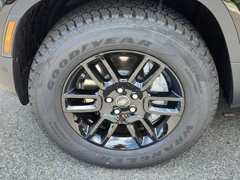 New 2025 Land Rover Defender 130 S image 9