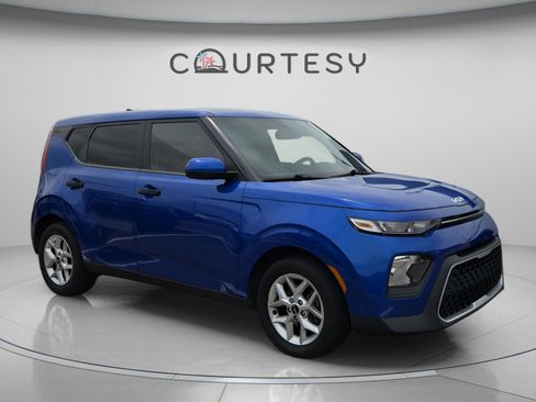 Used 2022 Kia Soul LX FWD image 3