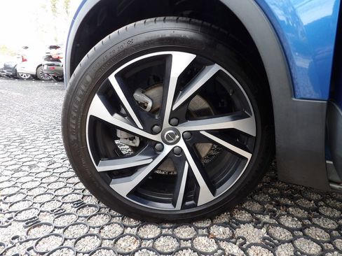 Used 2021 Volvo XC40 T5 R-Design w/ Climate Package image 28