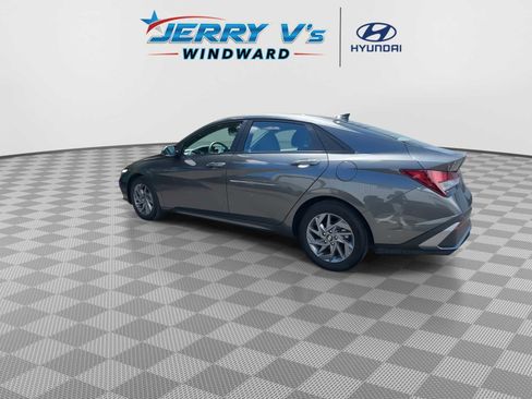 Used 2024 Hyundai Elantra SEL image 6