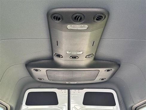 Used 2024 Mercedes-Benz Sprinter 2500 image 34