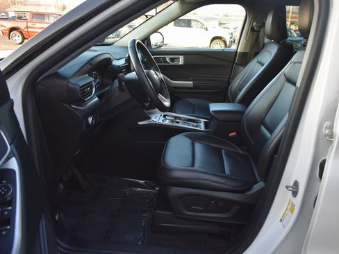 Used 2022 Ford Explorer XLT w/ Equipment Group 202A image 13