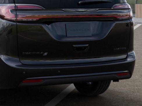 New 2026 Chrysler Pacifica Limited w/ S Appearance Package FWD image 13