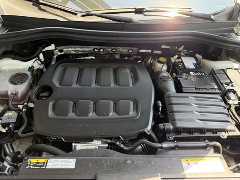 Used 2025 Volkswagen Tiguan SE R-Line AWD/4WD image 42