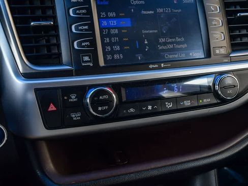 Used 2015 Toyota Highlander Limited Platinum image 22