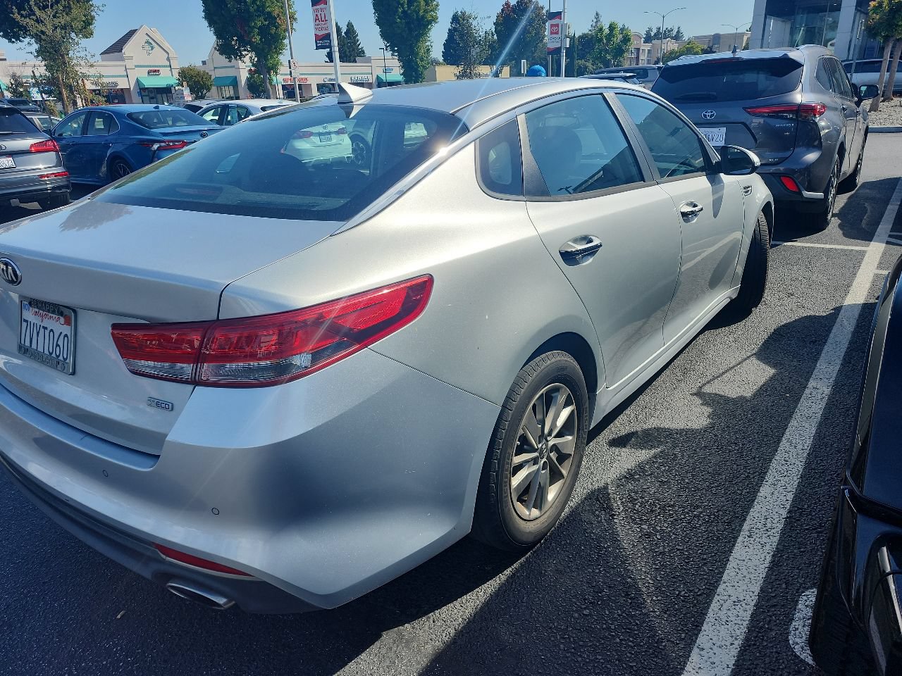 Used 2016 Kia Optima LX w/ Technology Package FWD image 2