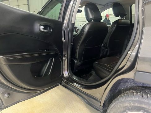 Used 2018 Jeep Compass Latitude w/ Popular Equipment Group AWD/4WD image 30