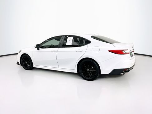 Used 2025 Toyota Camry SE FWD image 5