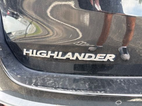 Used 2018 Toyota Highlander Limited Platinum AWD/4WD image 11