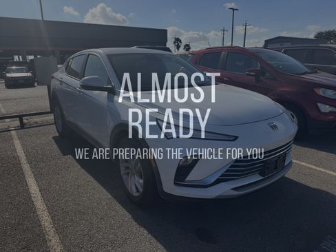 Used 2025 Buick Envista Preferred image 3