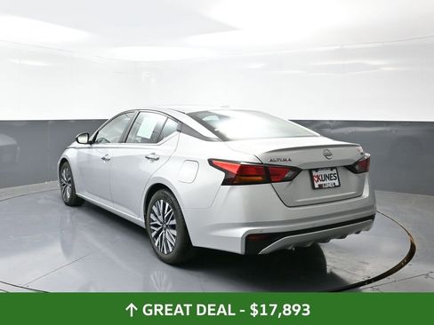 Used 2024 Nissan Altima 2.5 SV image 12