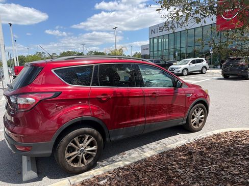 Used 2017 Ford Escape SE w/ Equipment Group 201A image 4