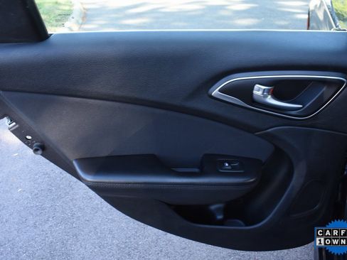 Used 2015 Chrysler 200 Limited w/ Convenience Group image 21