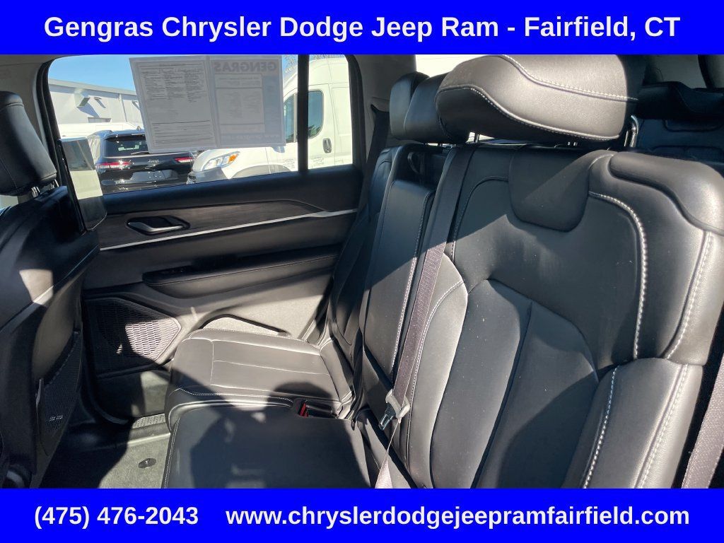 Used 2023 Jeep Grand Cherokee L Limited w/ Luxury Tech Group II AWD/4WD image 42