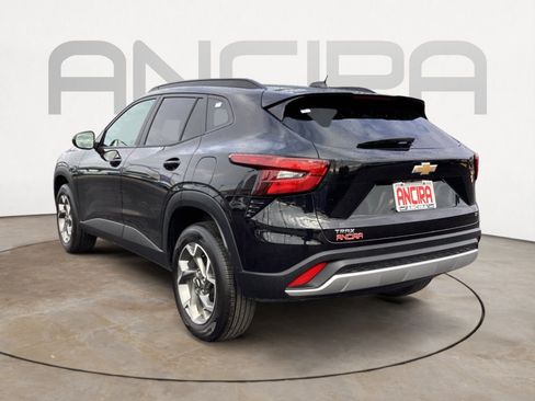 Used 2025 Chevrolet Trax LT image 12