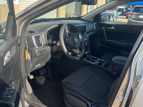 Used 2022 Kia Sportage LX FWD image 6