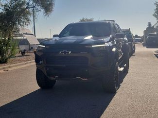 Used 2025 Chevrolet Colorado ZR2 w/ Midnight Edition AWD/4WD video 3