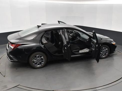 Used 2024 Hyundai Elantra SEL FWD image 6