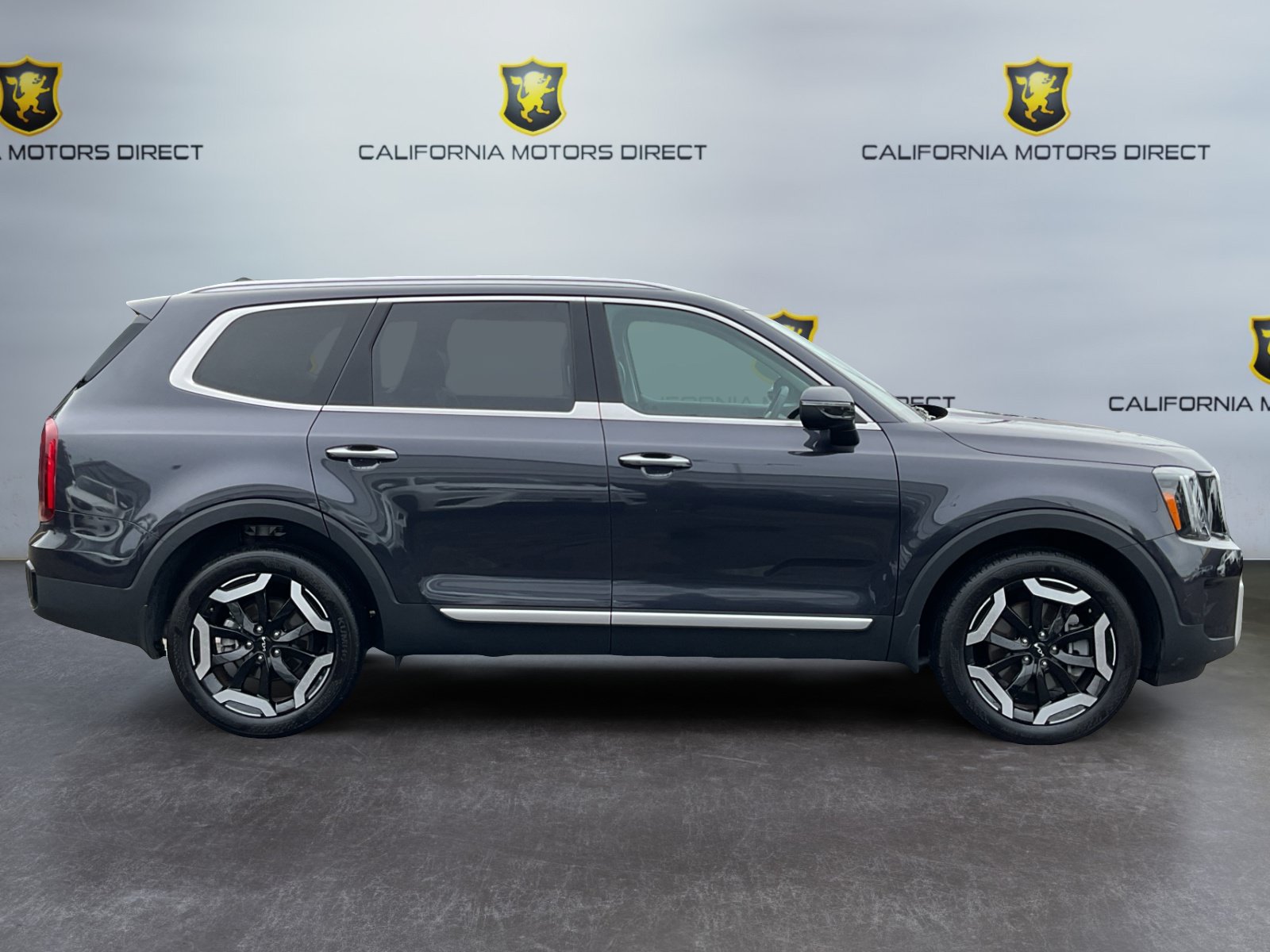 Used 2025 Kia Telluride S FWD image 4
