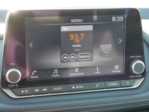 Used 2024 Nissan Rogue S AWD/4WD image 23