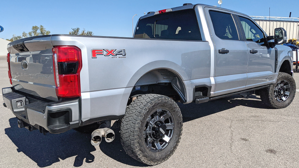 Used 2023 Ford F250 XL w/ STX Appearance Package AWD/4WD image 3