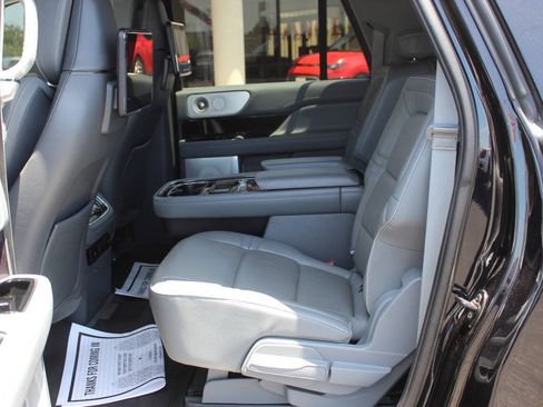 Used 2019 Lincoln Navigator L Reserve AWD/4WD image 16