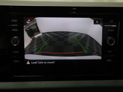 Used 2025 Volkswagen Jetta SE w/ Sunroof Package FWD image 9