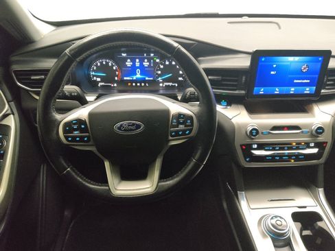 Used 2021 Ford Explorer XLT w/ Equipment Group 202A AWD/4WD image 22