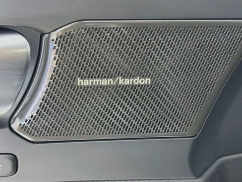 Certified 2023 Volvo XC40 B5 Ultimate AWD/4WD image 18