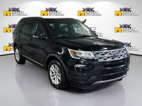 Used 2018 Ford Explorer XLT w/ Equipment Group 202A image 3