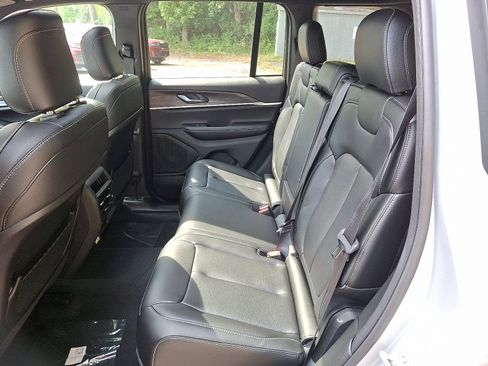 New 2025 Jeep Grand Cherokee Limited w/ Black Appearance Package image 6