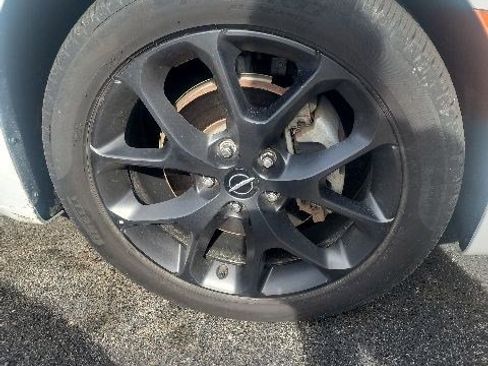 Used 2023 Chrysler Pacifica Touring-L w/ Uconnect Theater Family Group FWD image 8