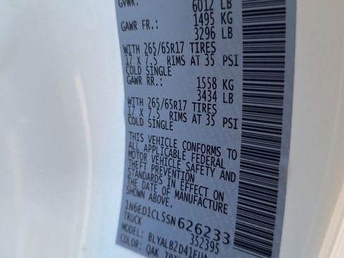 Used 2025 Nissan Frontier SV image 31