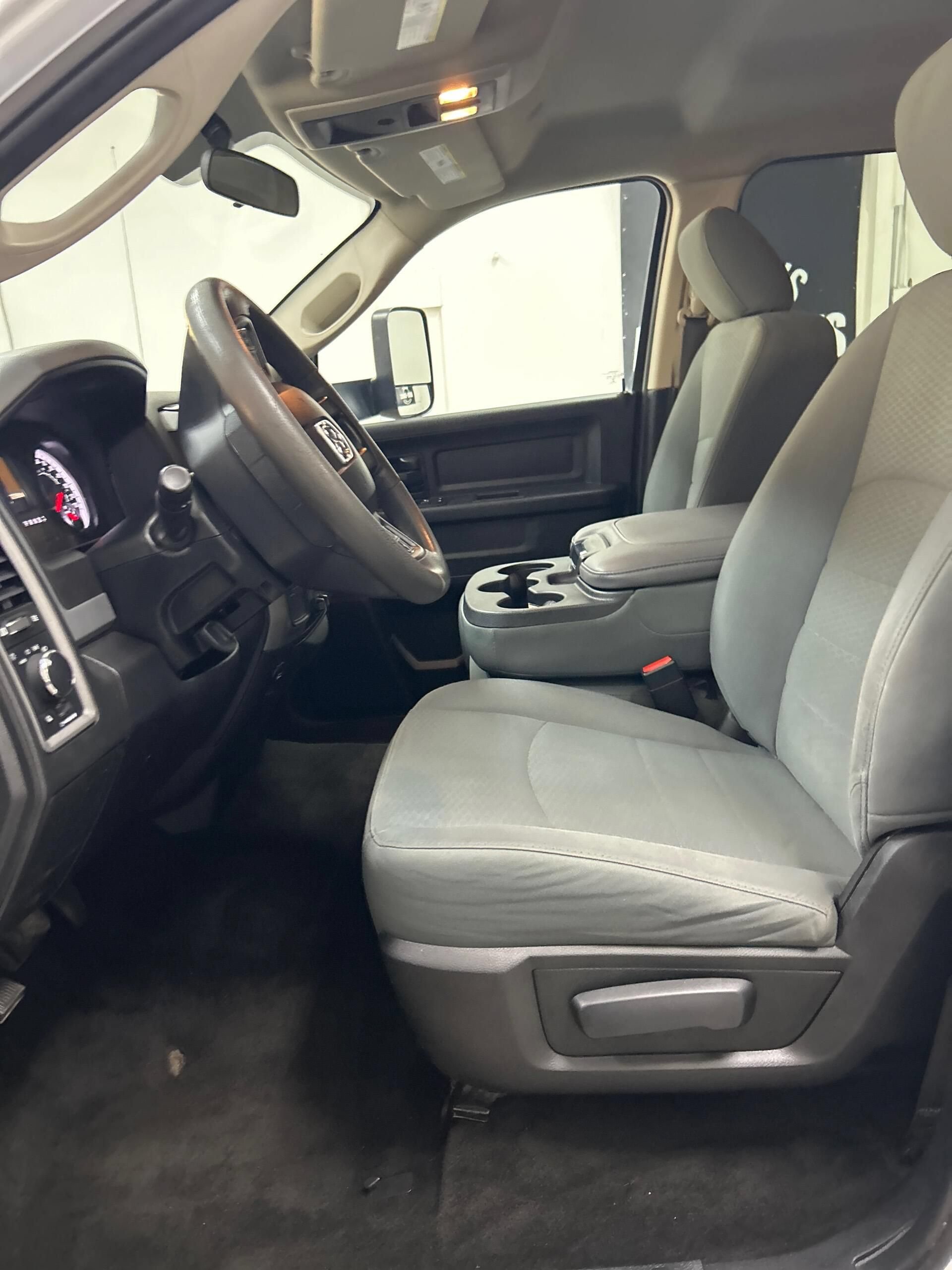 Used 2018 RAM 2500 Tradesman w/ Chrome Appearance Group AWD/4WD image 8