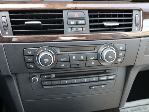 Used 2013 BMW 335i Convertible image 22