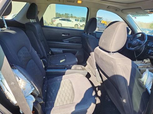 Used 2022 Nissan Pathfinder SV w/ SV Premium Package image 11