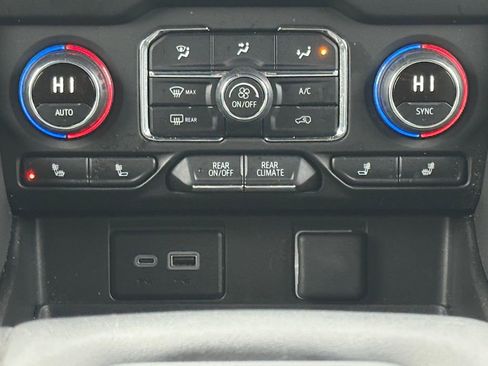 Used 2024 Chevrolet Suburban LT image 16