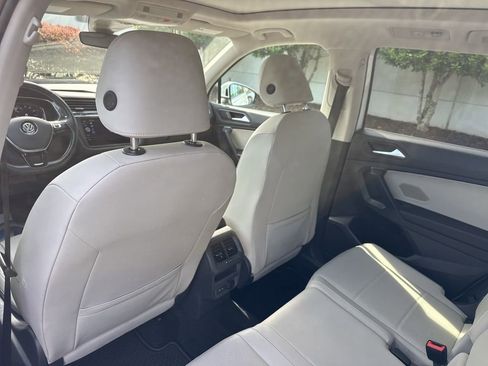 Used 2021 Volkswagen Tiguan SE AWD/4WD image 12