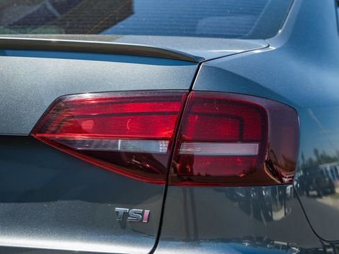 Used 2017 Volkswagen Jetta Sport FWD image 8