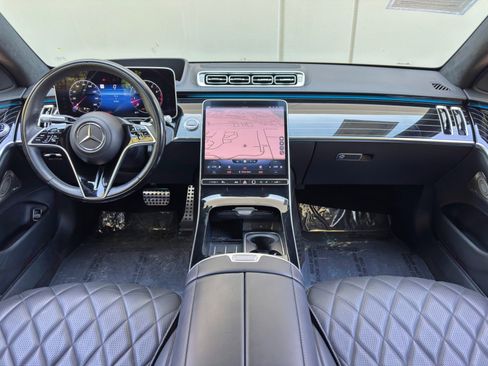 Used 2022 Mercedes-Benz S 580 4MATIC Sedan w/ AMG Line Package image 13