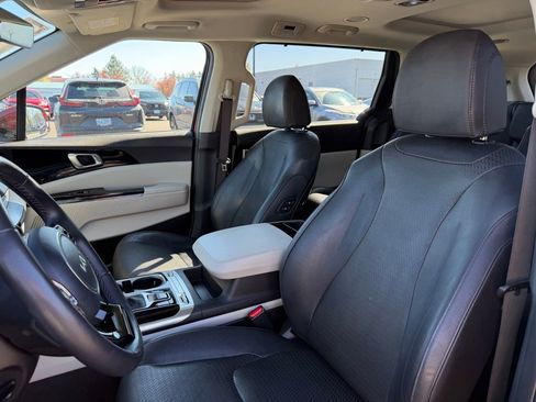 Used 2024 Kia Carnival SX Prestige image 18