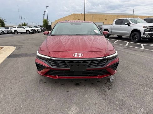Used 2025 Hyundai Elantra Limited FWD image 2