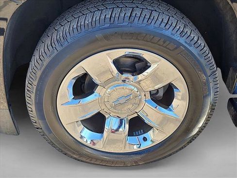 Used 2018 Chevrolet Suburban LT w/ LT Signature Package image 26