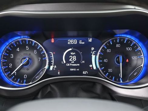 Used 2023 Chrysler Pacifica Touring-L FWD image 17