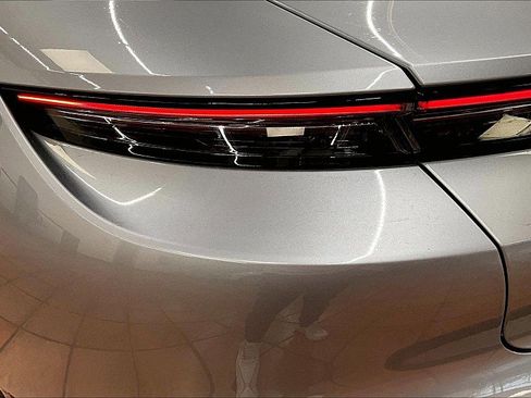 Used 2021 Porsche Taycan 4S w/ Premium Package image 28