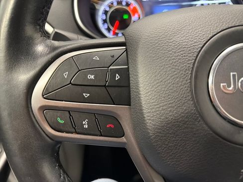 Used 2019 Jeep Cherokee Limited AWD/4WD image 12