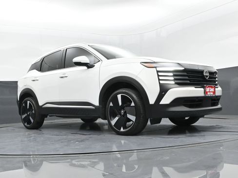 Used 2025 Nissan Kicks SR image 28